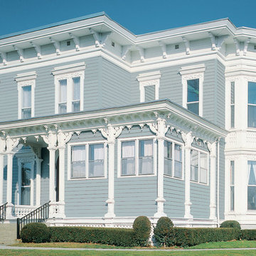 Italianate home built with vinyl siding
