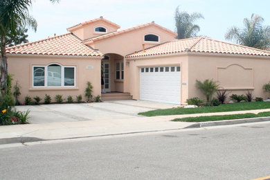 Example of a tuscan exterior home design in Los Angeles