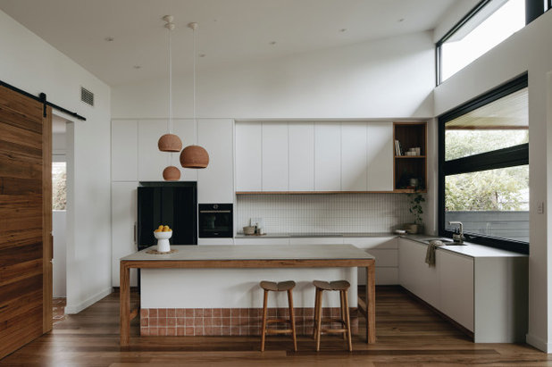Modern Kitchen by Build Theory