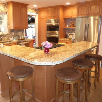 Maple Cabinets With Cathedral Arch Raised Panel