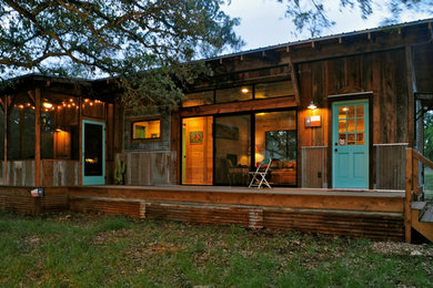Inspiration for a small country one-storey exterior in Austin.