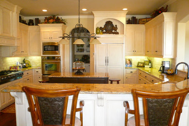 Elegant kitchen photo in Dallas