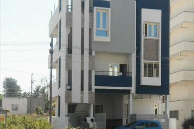 Design ideas for a contemporary exterior in Bengaluru.