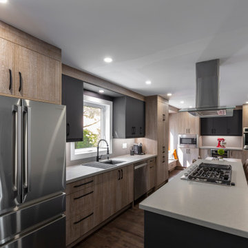Contemporary two tone Kitchen Wood and Matte Black Acryl