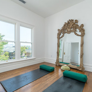 サンフランシスコのヴィクトリアン調のおしゃれなホームジムの写真