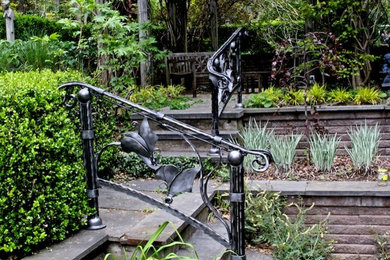 Photo of a transitional landscaping in Philadelphia.