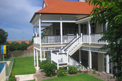 Design ideas for a traditional balcony in Brisbane.
