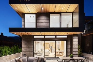 Example of a minimalist patio design in Vancouver