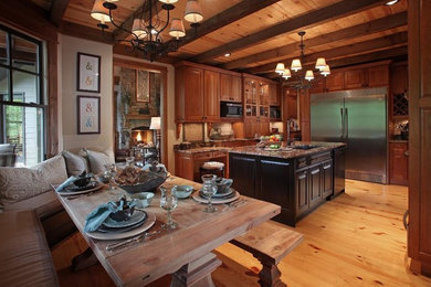 Inspiration for a country kitchen in Atlanta with with island.