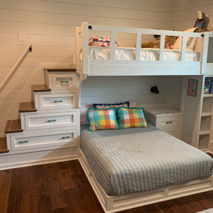 Foto de habitación de invitados machihembrado, marinera, con machihembrado