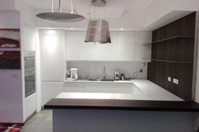 Foto di una cucina minimalista