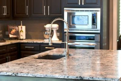 Kitchen - large transitional kitchen idea in Dallas