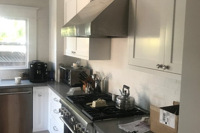 Kitchen - kitchen idea in Los Angeles