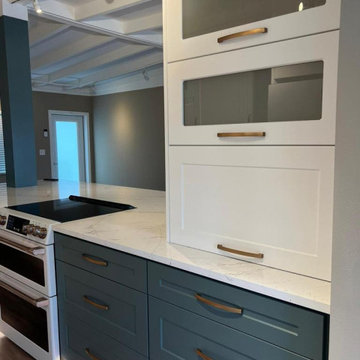 Beautiful Modern Kitchen Remodel Done in Two-Tone Color Cabinets