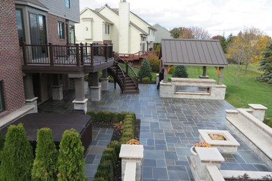 Deck - traditional deck idea in Detroit