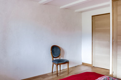 Réalisation d'une maison tradition de taille moyenne.