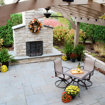 Lake In the Hills Cozy Entertainment Space