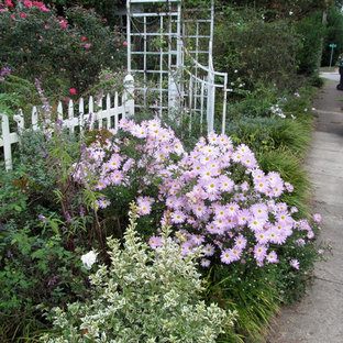 Inspiration pour un jardin avant victorien l'automne avec une entrée ou une allée de jardin et une exposition ensoleillée.