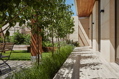 Design ideas for a mid-sized mediterranean courtyard garden in Perth.