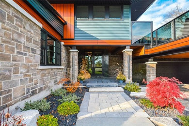 Trendy exterior home photo in Toronto