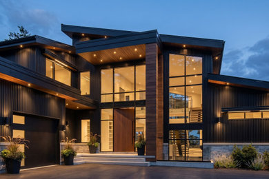 Modern exterior home idea in Toronto