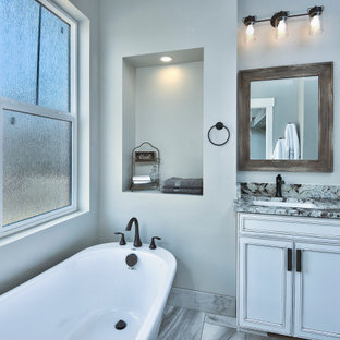 75 Beautiful Bathroom With Laminate Countertops And ...