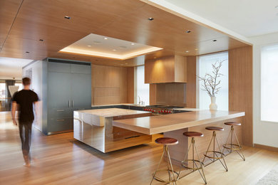 Inspiration for a modern kitchen remodel in New York