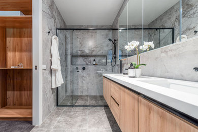 This is an example of a modern bathroom in Canberra - Queanbeyan.