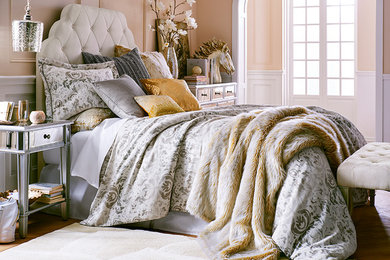 Bedroom - contemporary bedroom idea in Dallas