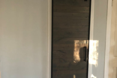 Foto de armario vestidor unisex escandinavo pequeño con suelo gris