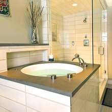 Master tub surround
