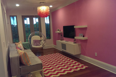 Inspiration for a mid-sized contemporary kids' room for girls in Phoenix with pink walls, medium hardwood floors and brown floor.