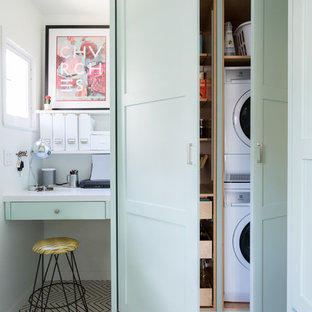 ロサンゼルスのエクレクティックスタイルのおしゃれなランドリールームの写真