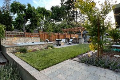 Design ideas for a farmhouse landscaping in San Francisco.