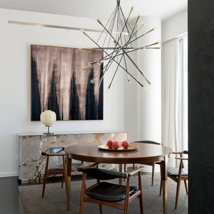 ニューヨークの小さいコンテンポラリースタイルのLDKの画像 (白い壁、濃色無垢フローリング、暖炉なし、茶色い床)