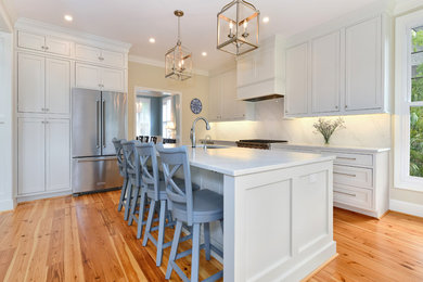 This is an example of a kitchen in Charleston.