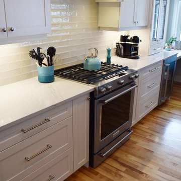 Transitional Kitchen in Ottawa, Ontario