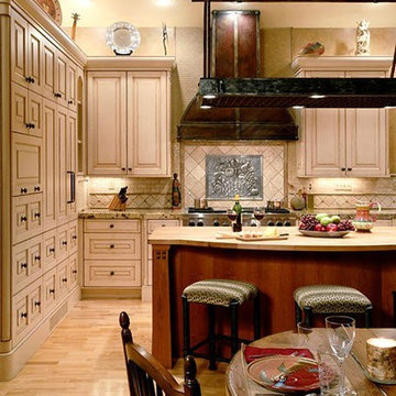 Traditional Kitchen Cabinets