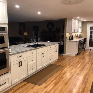Large Traditional Kitchen
