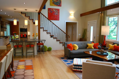 Living room - mid-century modern living room idea in New York
