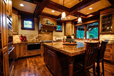 Example of a classic kitchen design in Seattle