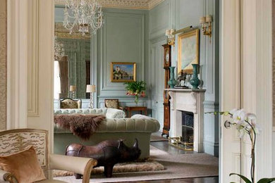 Inspiration for a traditional living room in Boston.