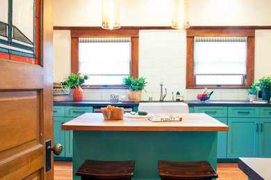 Farmhouse kitchen photo in Los Angeles