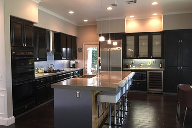 Minimalist kitchen photo in Los Angeles