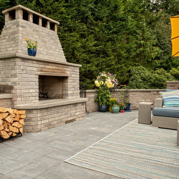 Outdoor Living Space Using Brick and Pavers