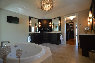 Example of a transitional bathroom design in New York