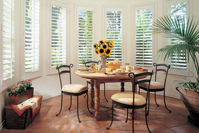 Example of a trendy kitchen design in Los Angeles