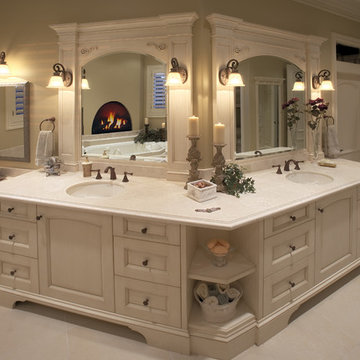 Traditional Bathroom Cabinets