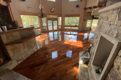 Mountain style home design photo in Austin