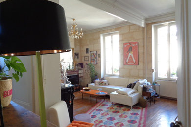 Inspiration for an eclectic family room in Bordeaux.